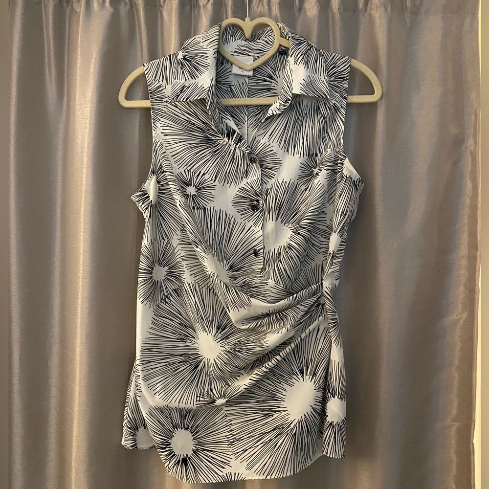 CAbi S top side zip sleeveless black and white